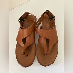 Johnson and Murphy Leather Criss Cross thong sandals in Cognac. Size 8.5 Nice!